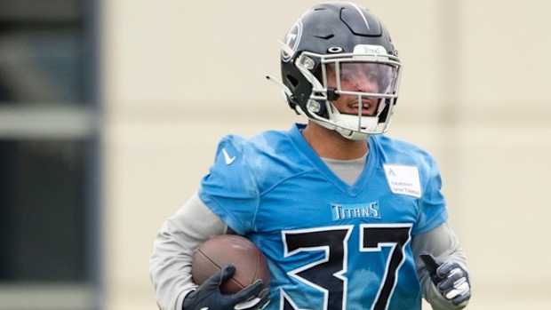 Tennessee Titans safety Amani Hooker (37) races up the field with the ball during practice at Saint Thomas Sports Park Thursday, June 10, 2021 in Nashville, Tenn.